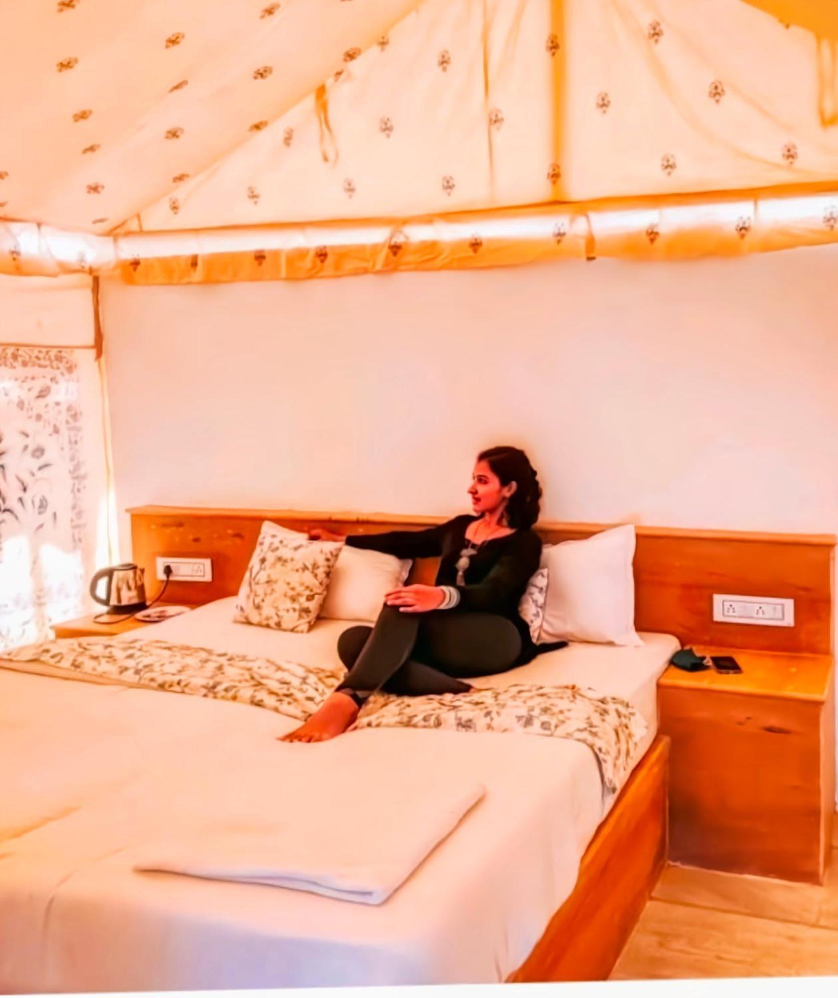 The Saffron Desert Camp Джайсалмер Екстериор снимка