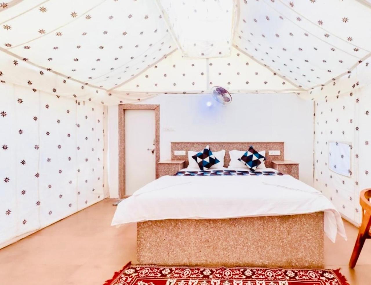 The Saffron Desert Camp Джайсалмер Екстериор снимка