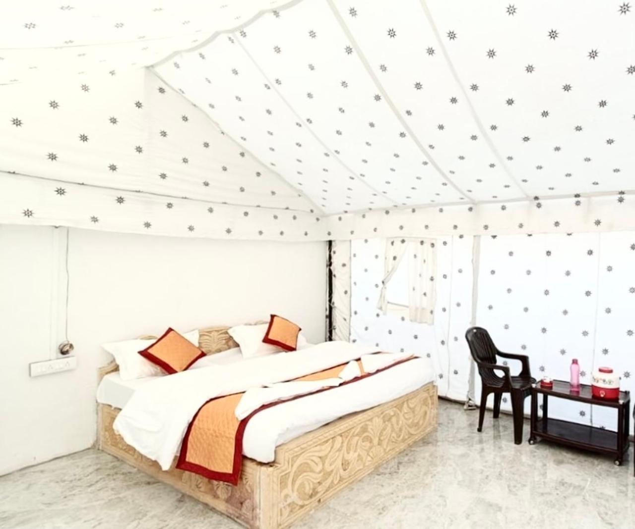 The Saffron Desert Camp Джайсалмер Екстериор снимка
